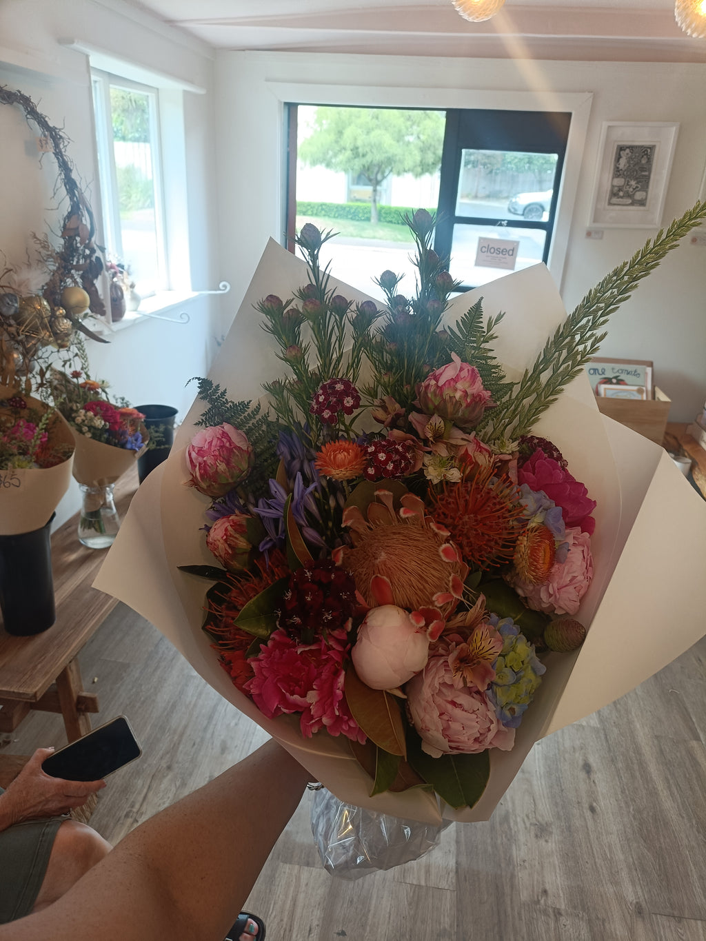 Te Ngahere — Medium Bouquet